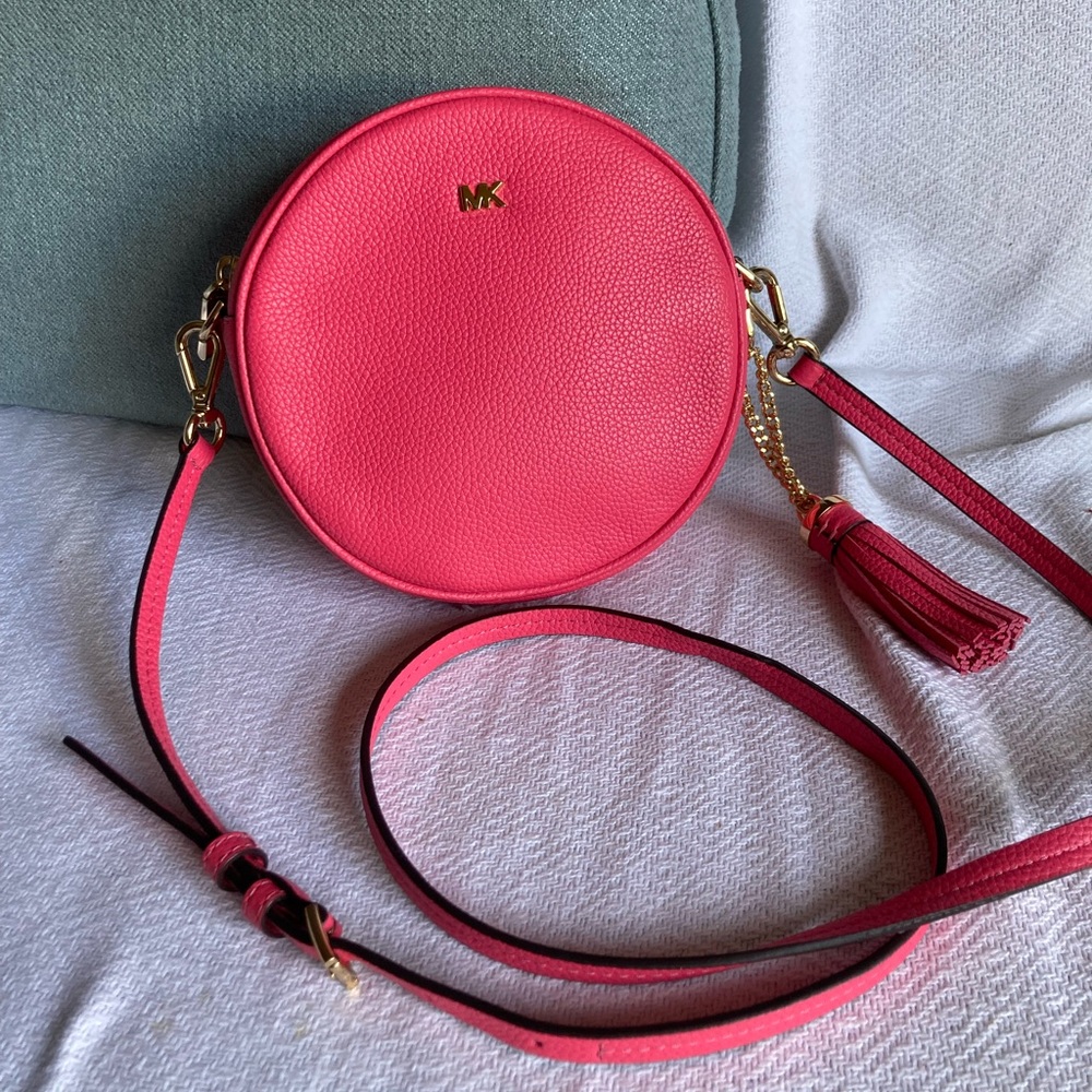 Michael Kors lovely leather crossbody bag